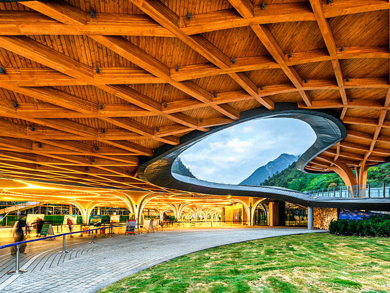 Facilități de servicii cu structuri din lemn pentru turiști în Jiuzhaigou
