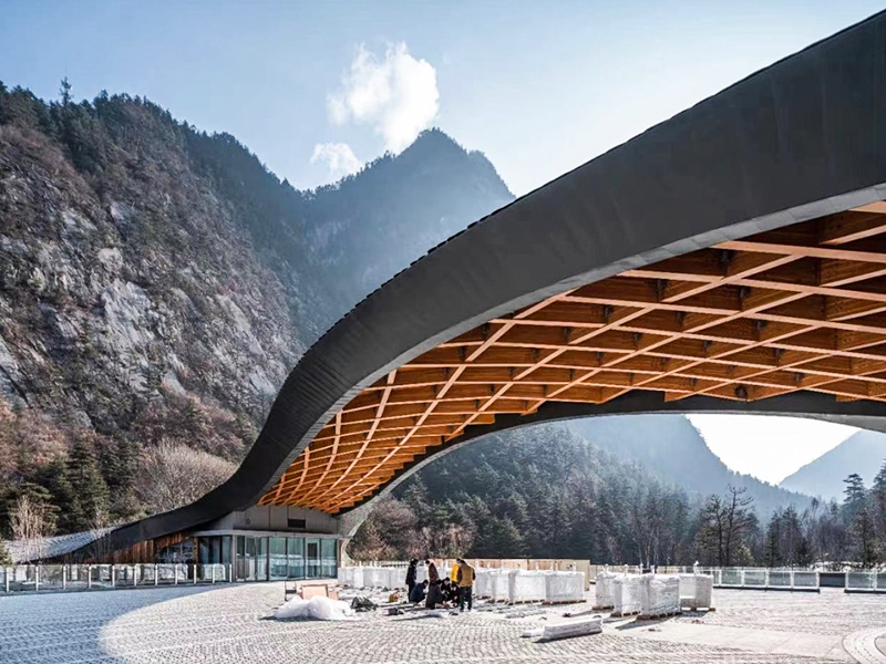 Facilități de servicii cu structuri din lemn pentru turiști în Jiuzhaigou